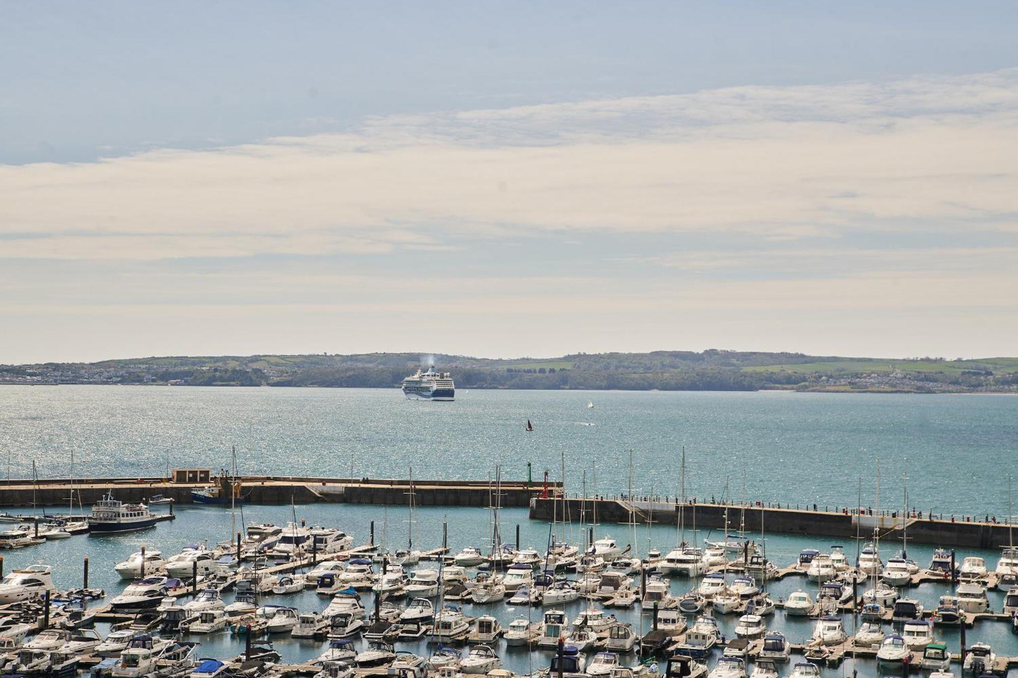 The Moorings - Duplex On Marina With Hot Tub * Torquay