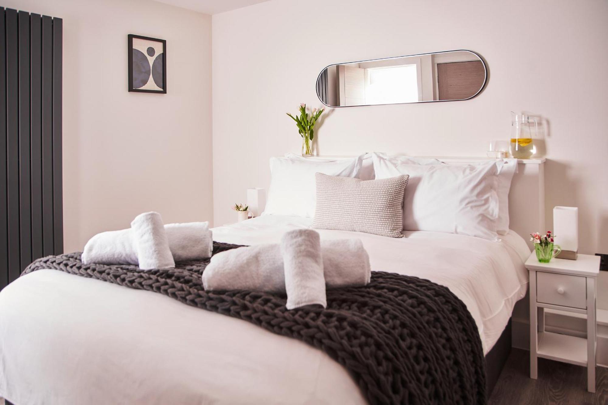Apartment The Moorings - Duplex On Marina With Hot Tub Torquay