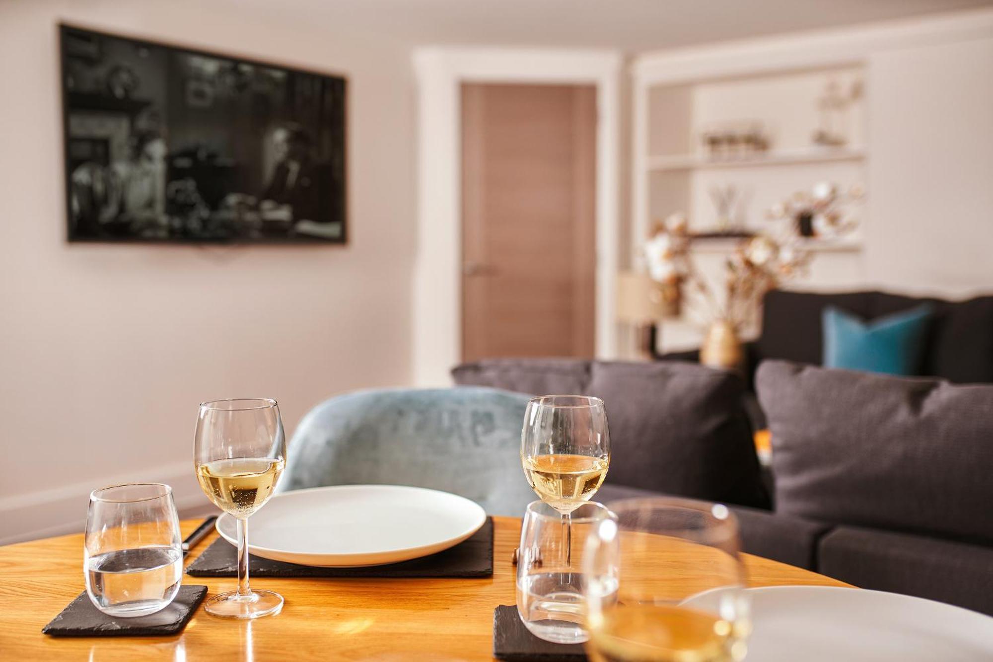 The Moorings - Duplex On Marina With Hot Tub Apartment *