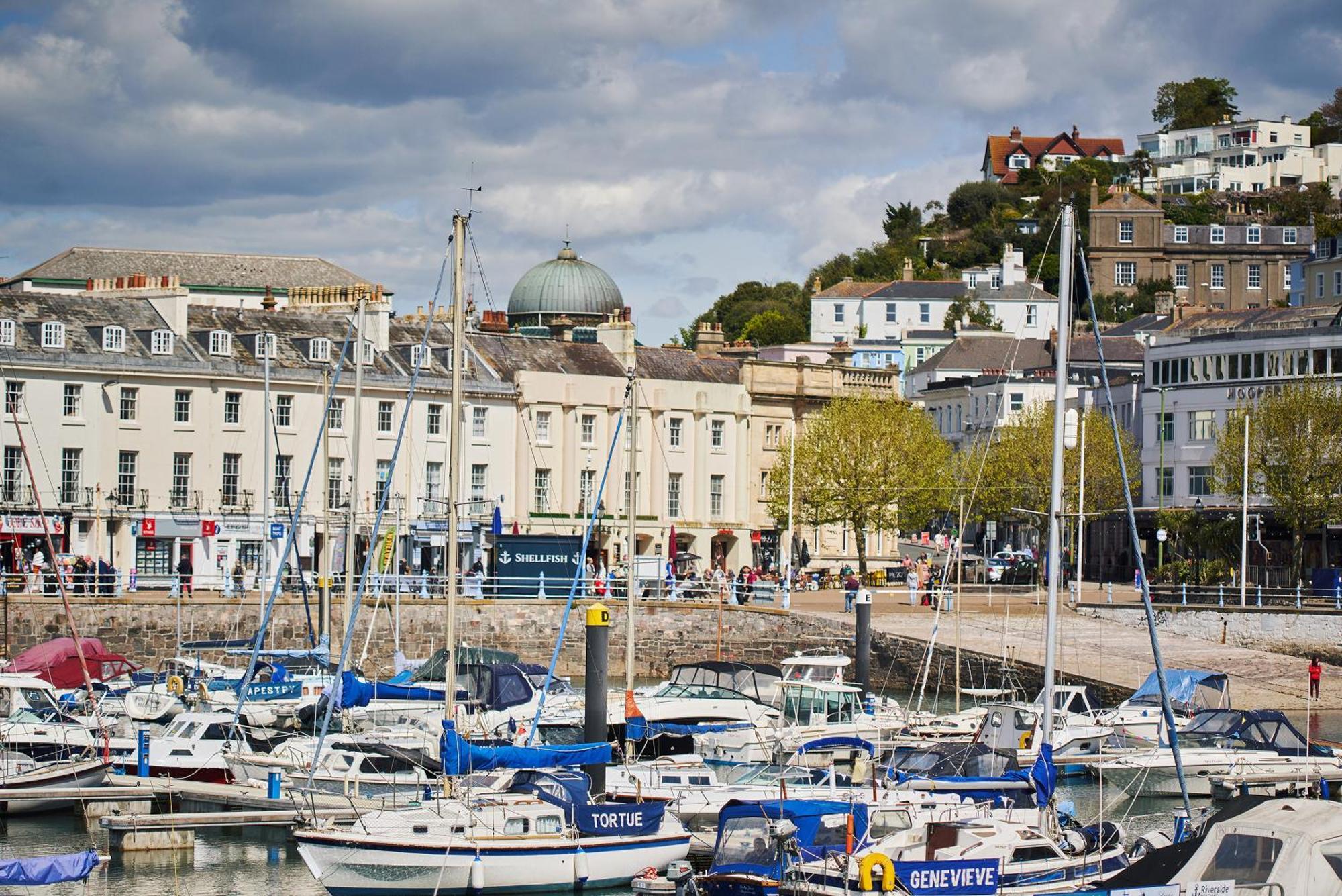 The Moorings - Duplex On Marina With Hot Tub * Torquay